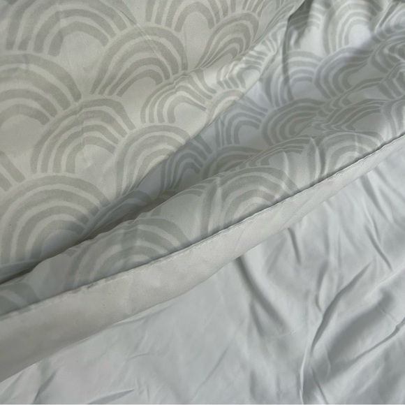 Room Essentials Twin XL Comforter - Picture 4 of 4